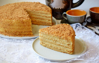 Honey cake with custard