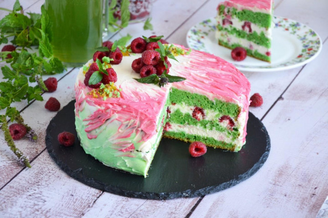 Pistachio cake with raspberries