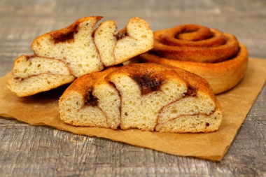 Snail buns with cinnamon and sugar