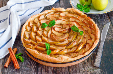 Layered apple pie