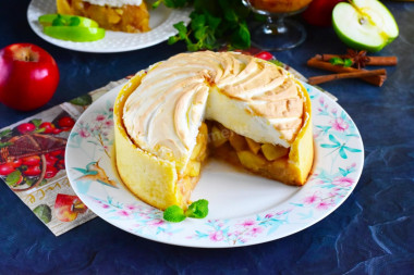 Apple pie with meringue