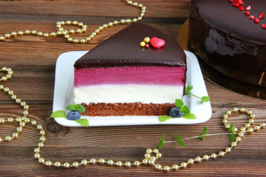 Blueberry mousse cake