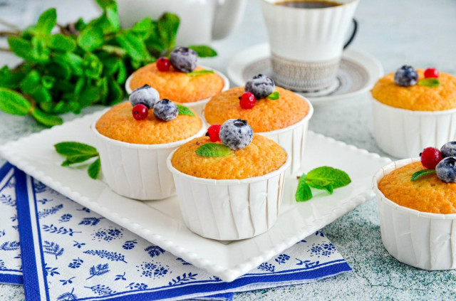 Mini cupcakes in molds