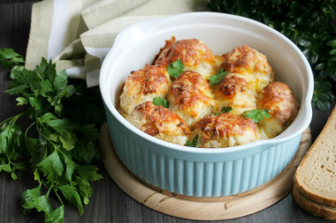 Potatoes in the oven with cheese and mayonnaise