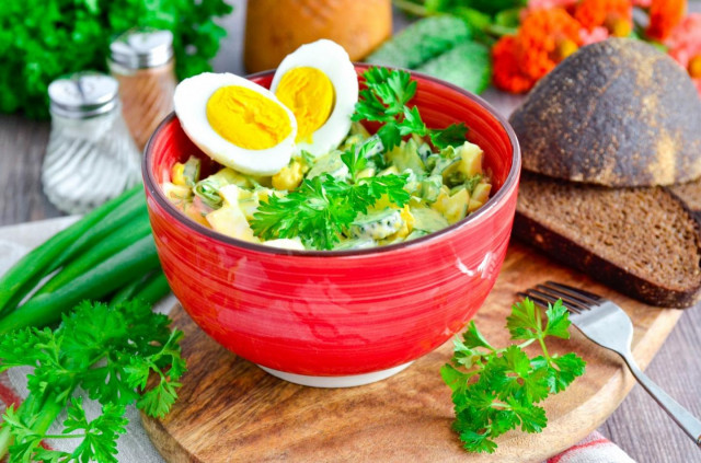 Salad of fresh cucumbers and eggs