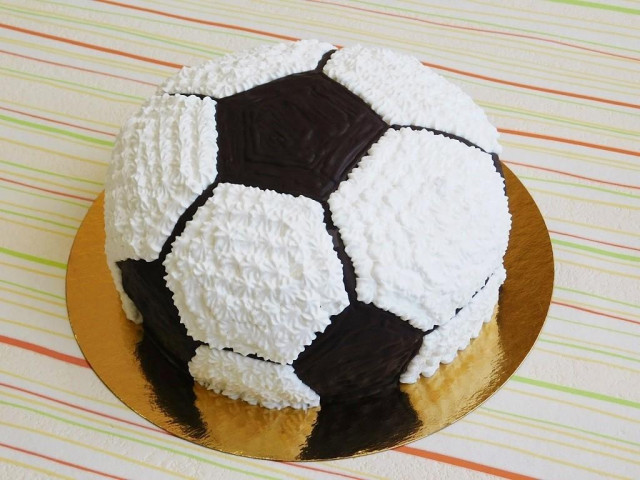 Soccer ball cake