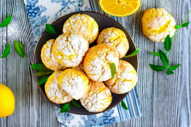 Lemon cookies with cracks