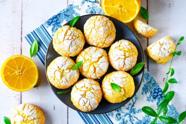 Lemon cookies with cracks