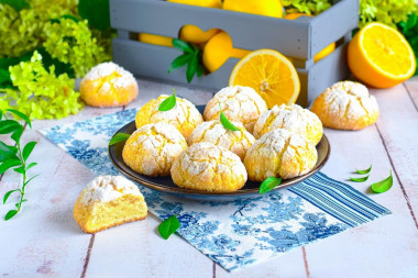 Lemon cookies with cracks