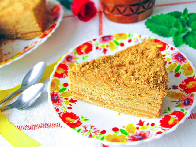 Sour cream honey cake