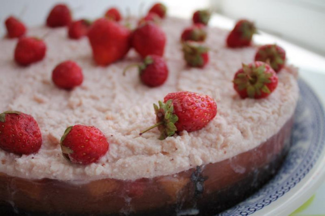 Mascarpone and strawberry cake