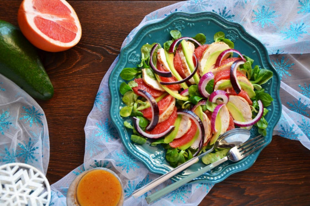 Grapefruit chicken and avocado salad