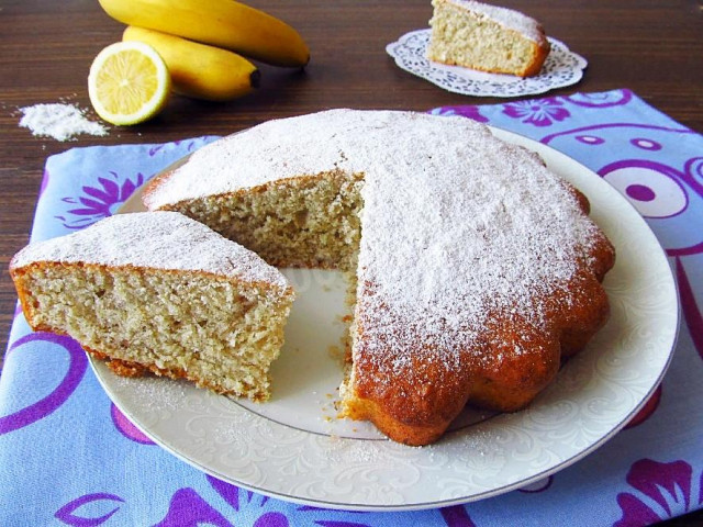 Cupcake with coconut chips and bananas