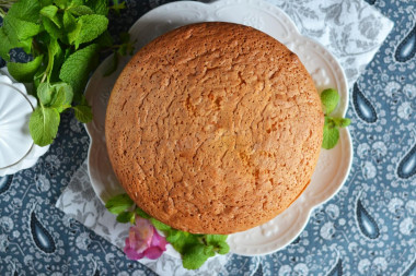 Sponge cake on boiling water