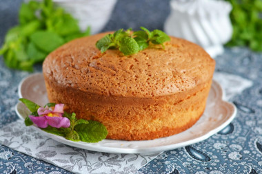 Sponge cake on boiling water