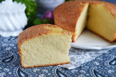 Sponge cake on boiling water