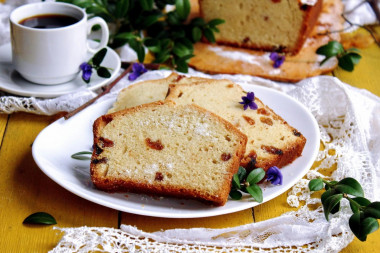 English classic cupcake with raisins