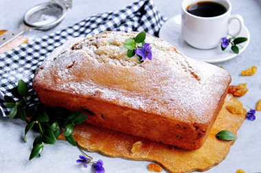 English classic cupcake with raisins