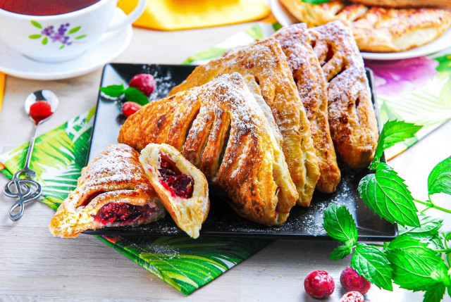 Puff pastry cherry puffs