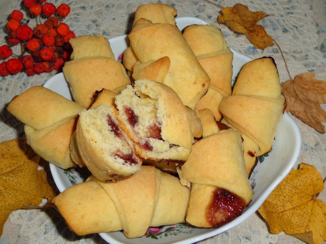 Bagels without yeast with jam