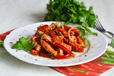 Salad with chicken and bell pepper