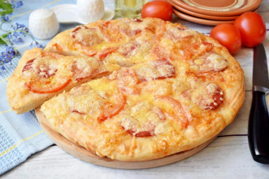 Pizza with bacon and cheese