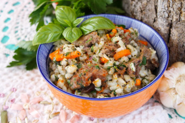 Pearl barley with stew