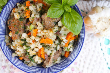 Pearl barley with stew