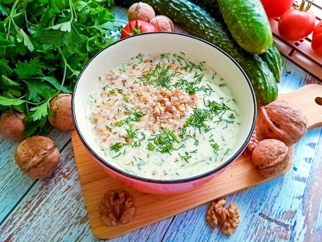 Tarator Bulgarian cold soup