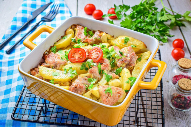 Baked meat with potatoes