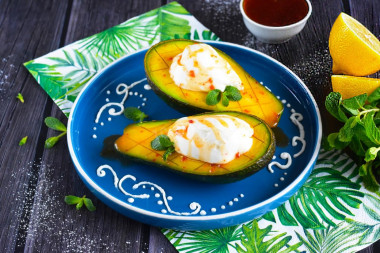 Avocado with cottage cheese