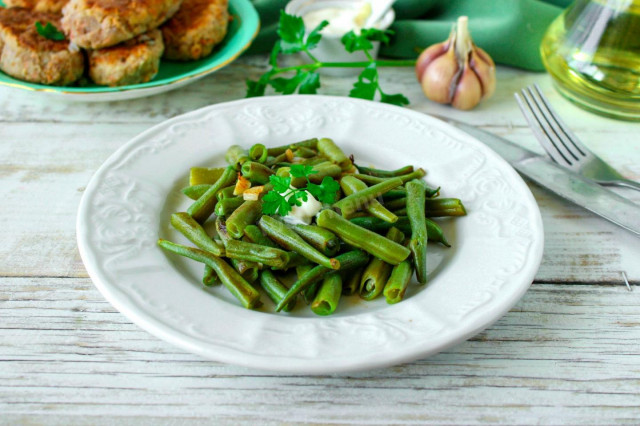 Frozen string beans in a frying pan