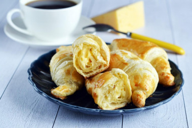 Croissants with puff pastry cheese