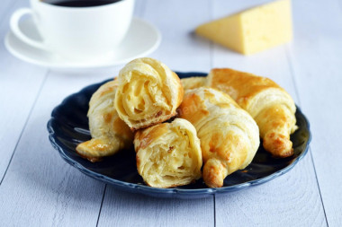 Croissants with puff pastry cheese