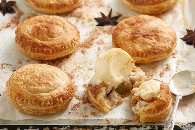 Apple and cinnamon puffs