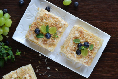 Puff pastry Napoleon with cream and berries