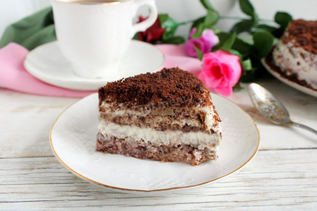 Cake with raisins and nuts