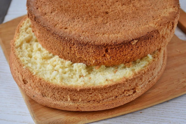 High sponge cake for a cake that does not fall off