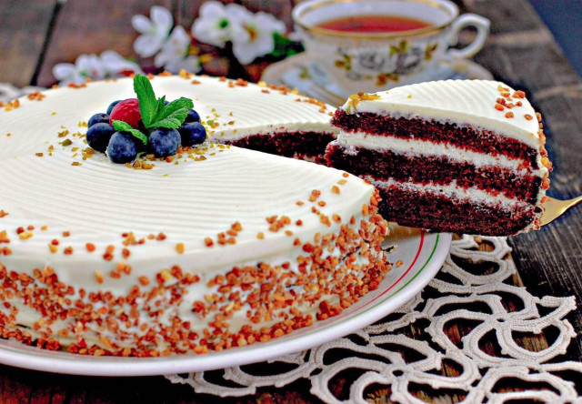 Cake with sour cream and condensed milk