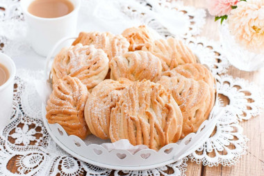 Chrysanthemum cookies through a meat grinder