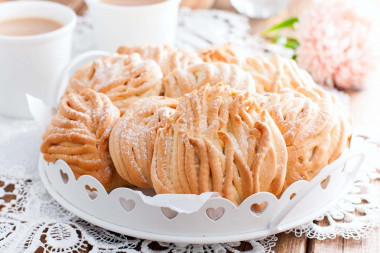 Chrysanthemum cookies through a meat grinder