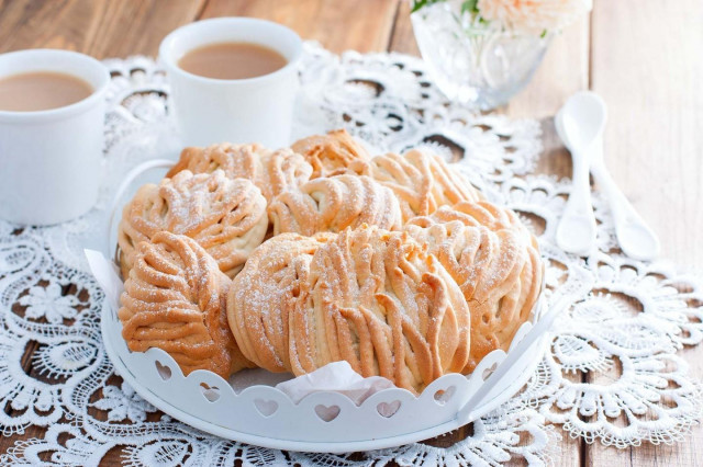 Chrysanthemum cookies through a meat grinder