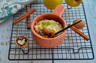 Apple crumble with apples