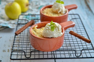 Apple crumble with apples