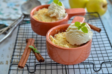 Apple crumble with apples