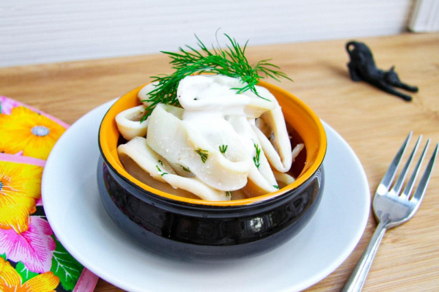 Squid in sour cream sauce