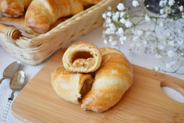 Puff pastry croissants with boiled condensed milk