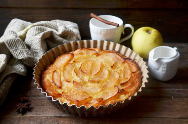 Pie with caramelized apples