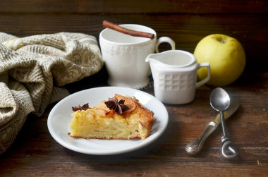 Pie with caramelized apples