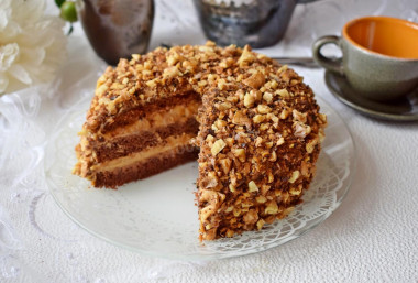 Cake with walnuts and boiled condensed milk